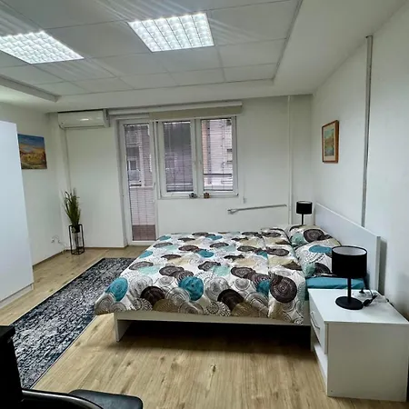 Lijo In Macedonia Sq * Skopje