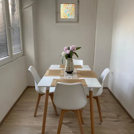 Lijo In Macedonia Sq Appartement *