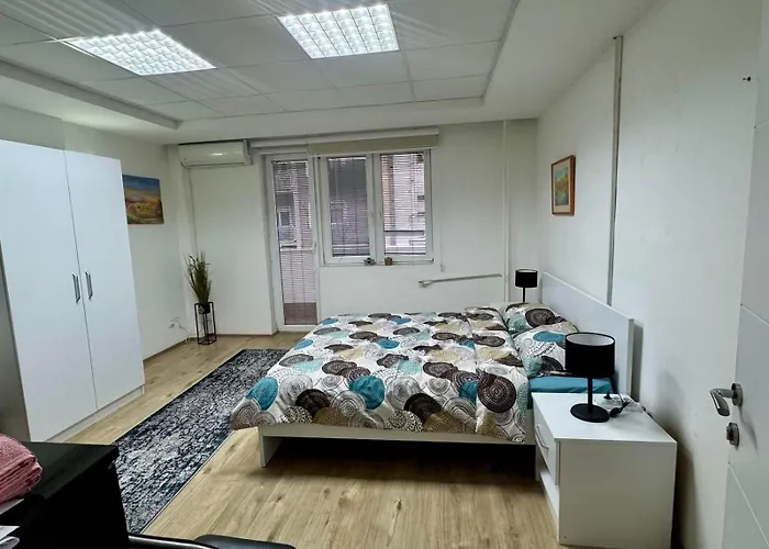 Lijo In Macedonia Sq * Skopje