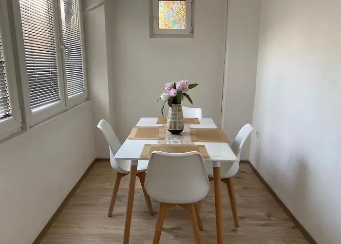 Lijo In Macedonia Sq Apartment *